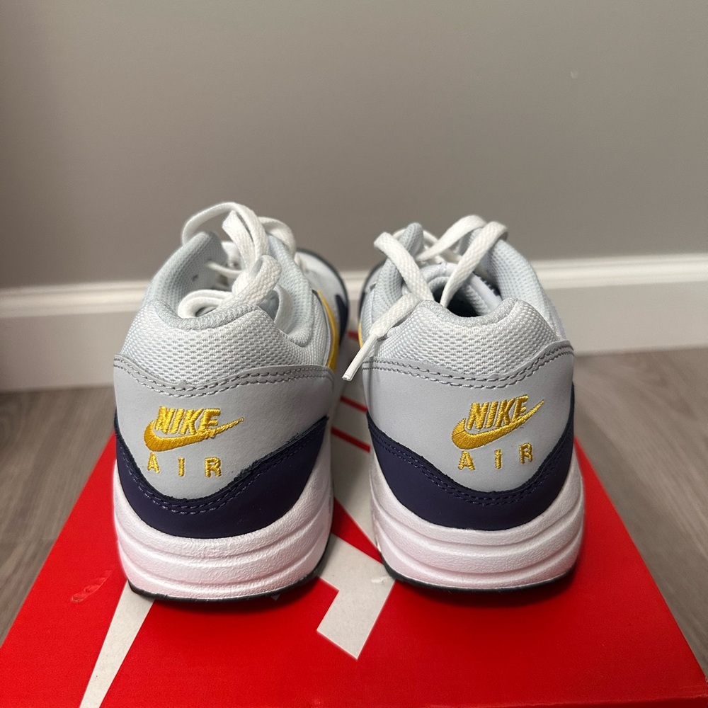 Nike Air Max 1 Grade School - White & Navy - Picture 3 of 4